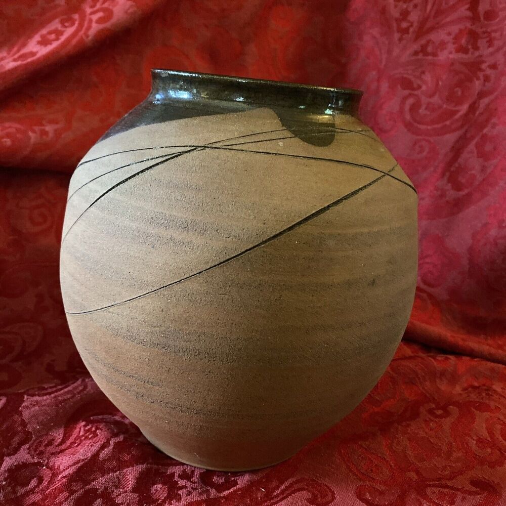 Hand Thrown Art potteryArt Pottery Vase - Picture 2 of 7